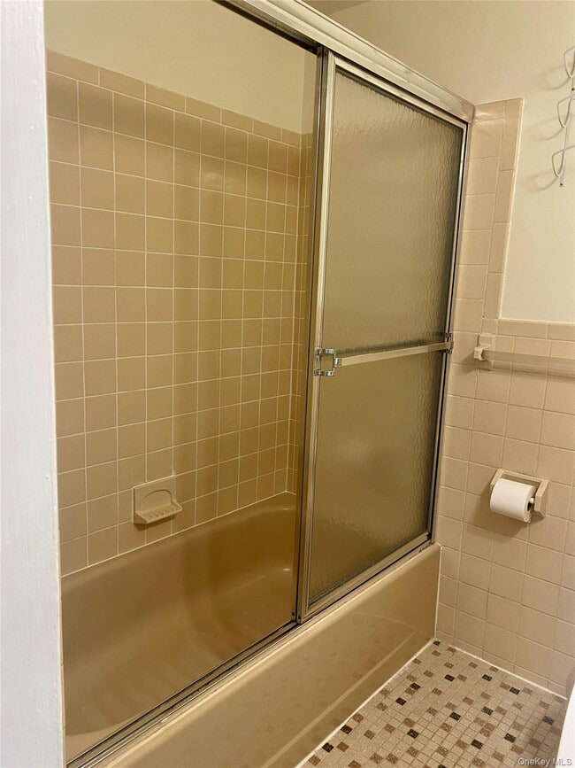 Building Photo - 245 Scudder Ave