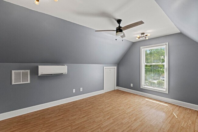 Building Photo - Large Leland Home for rent with Fenced Back Yard!