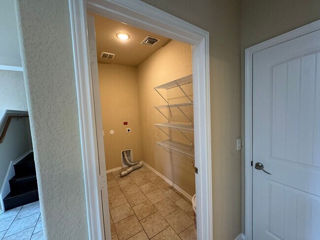 Building Photo - Spacious 3BR Home with Large Private Yard in Mission Del Lago