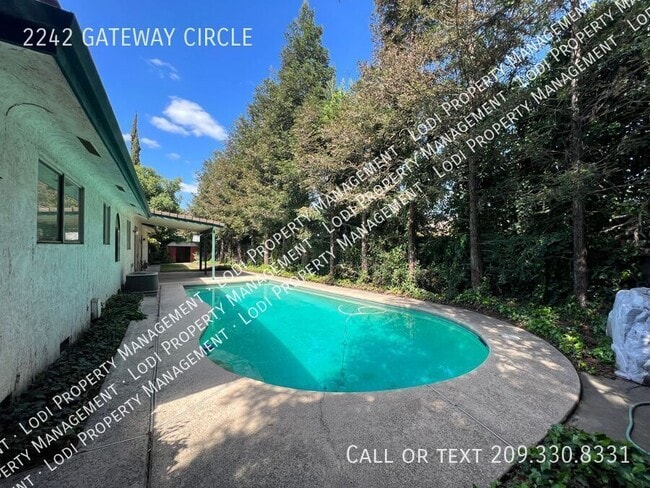 Building Photo - 2242 Gateway Cir