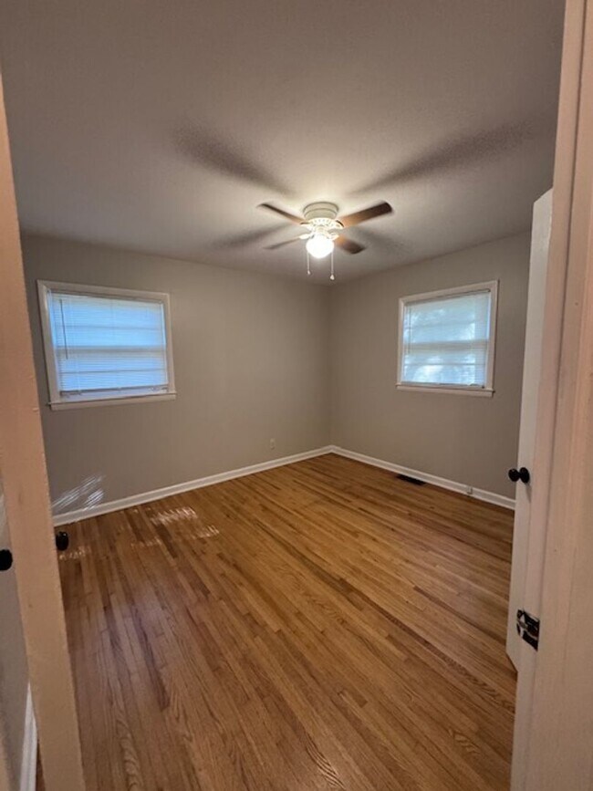 Building Photo - Cozy Ranch Style home located in the Matthews Park community.