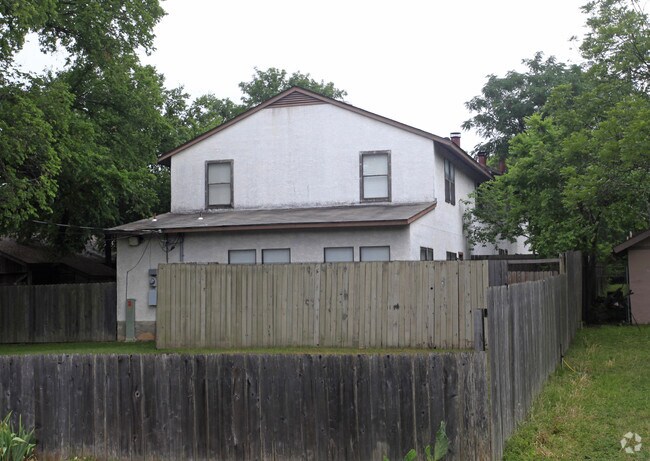 Primary Photo - 201 W Mockingbird Ln