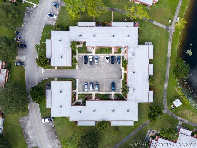 Building Photo - 737 Nantucket Cir