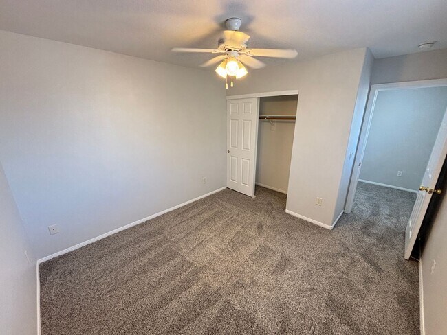 Building Photo - Beautiful 4Bed/3Bath/2Car residence located in Summerlin near Town Center Drive