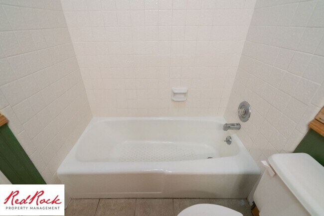 Building Photo - Bright & Spacious 3-Bed, 2-Bath Home in Wa...