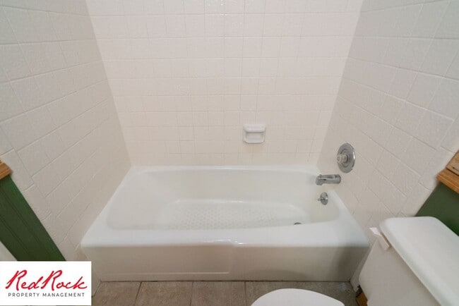 Building Photo - Bright & Spacious 3-Bedroom Home in Washin...