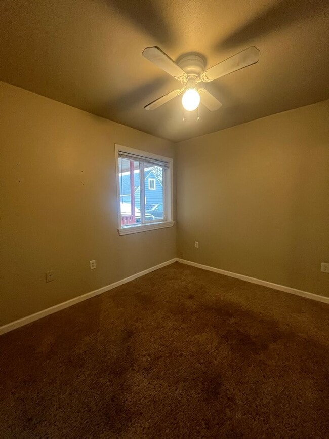 Building Photo - 3-Bedroom 2.5-Bathroom home in Eugene