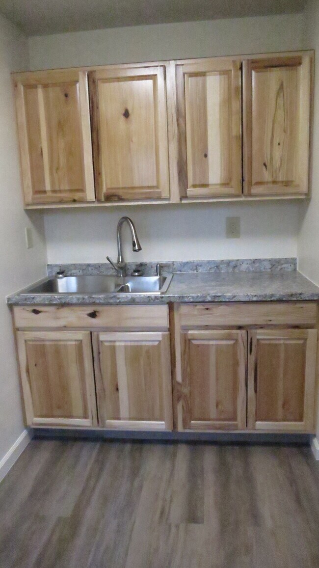 Building Photo - Ri-Don Apartments