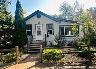 Building Photo - Gorgeous 2 Bedroom Single Family in St Paul!