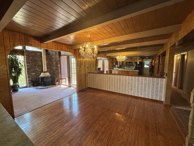 Building Photo - Amazing large 3-bedroom home in highly desirable neighborhood in Placerville with pool!