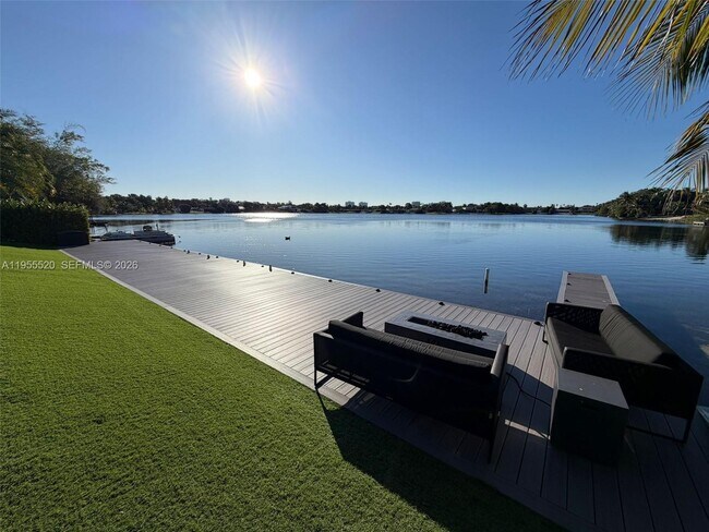 Building Photo - 1830 NE 193rd St