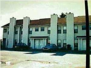 Building Photo - 275 Pineshadow Drive