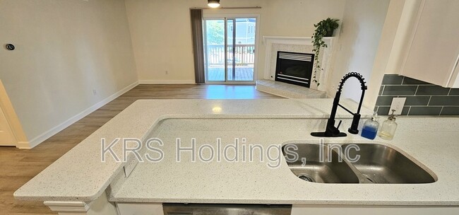 Building Photo - 9535 Bay Front Dr