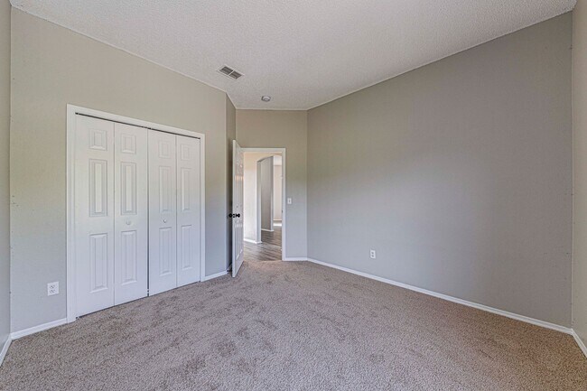 Building Photo - 745 Jaybee Ave