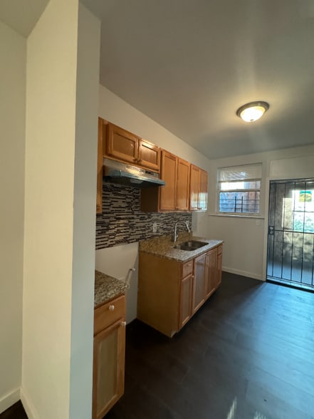 Building Photo - 8046 Ellis Ave