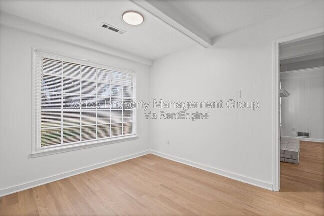 Building Photo - 3085 Circle Gate Dr