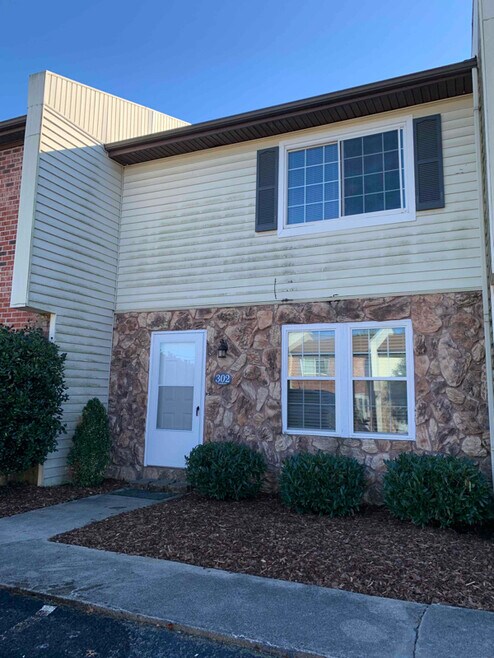 Building Photo - 302 Northwinds Dr