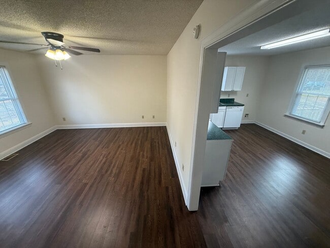 Building Photo - 105 Apache Dr