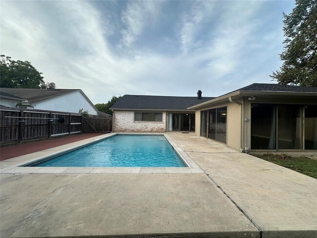 Building Photo - 12139 Huntington Park Dr