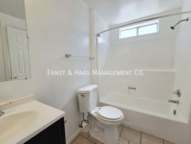 Building Photo - 6673 Hammond Ave C