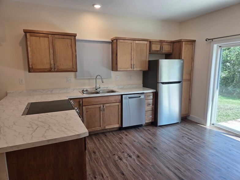 Building Photo - 205D Knaack Court