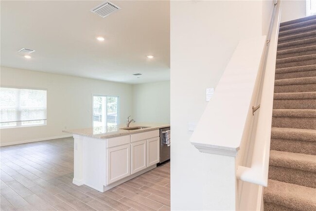Building Photo - 4807 SW 51st Dr