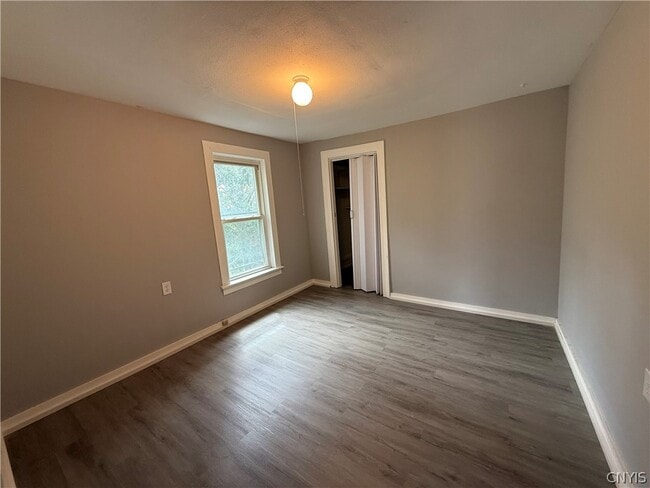 Building Photo - 116 Alice Ave