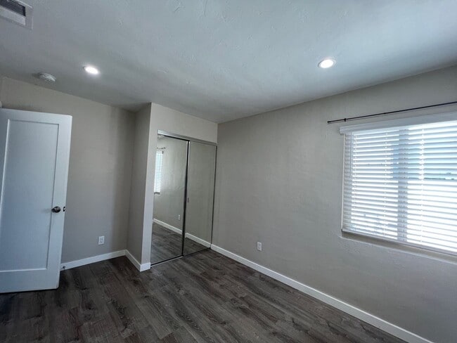 Building Photo - 4BD/2BA on Montezuma!!