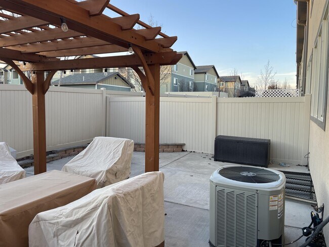 Building Photo - 1227 SilverCrest Dr