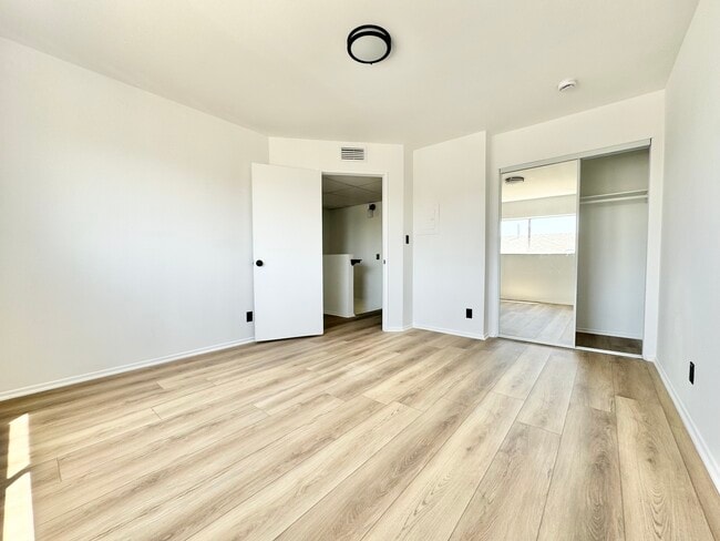 Building Photo - 2109 Crenshaw Blvd