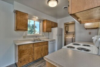 Building Photo - Spacious 2bd, 1ba Apartment