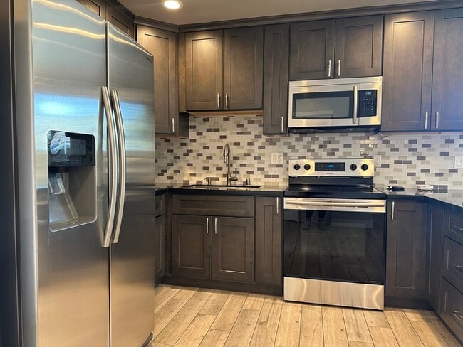 Building Photo - Beautifully Updated Condo in Citrus Heights!