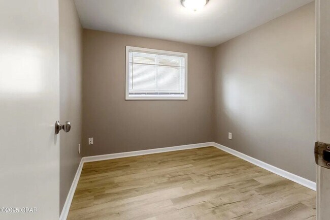 Building Photo - 3 bedroom 2 bath