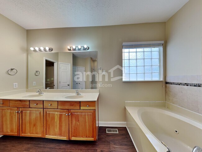 Building Photo - 2608 Welshcrest Dr