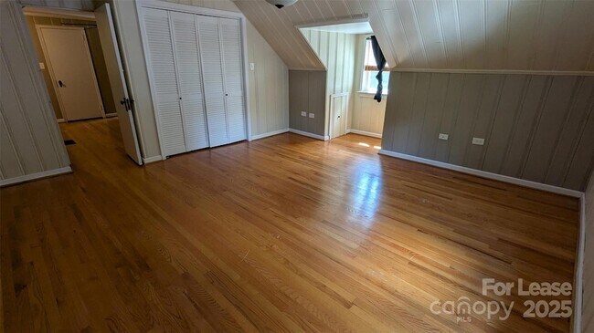 Building Photo - 1507 Woodland Dr