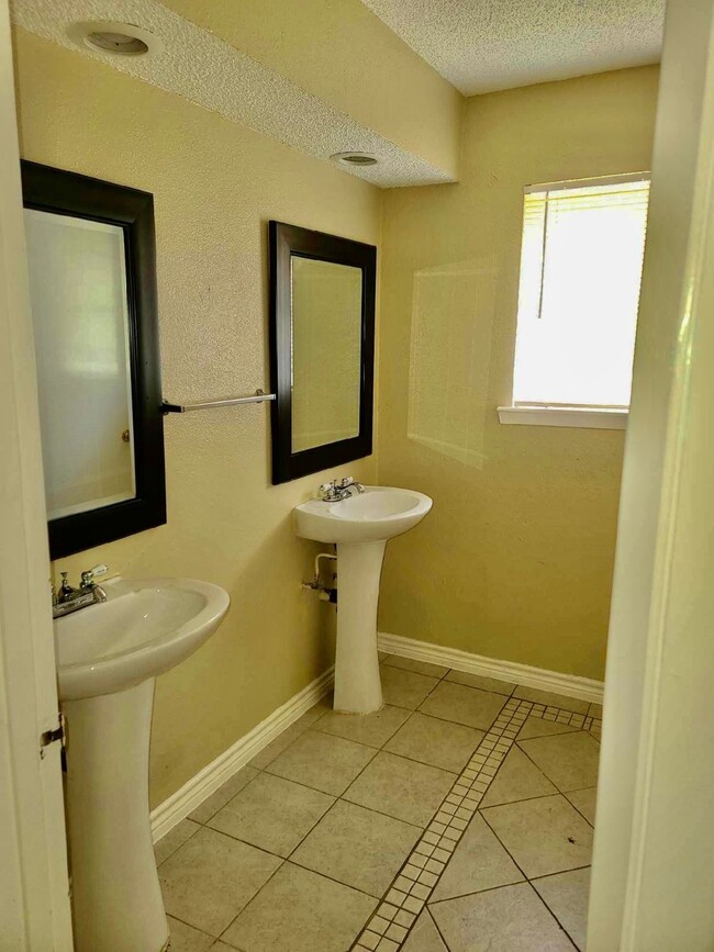 Building Photo - 4122 Baynard Dr