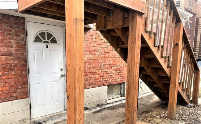 Building Photo - 1 Bedroom Apartment Downtown w/ Bonus Room - Utilities Included!