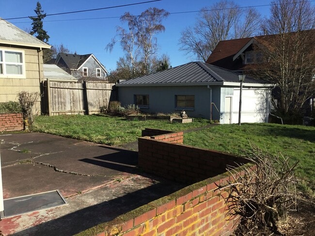 Building Photo - Charming 3 Bedroom, 2 Bath Home in Sellwoo...