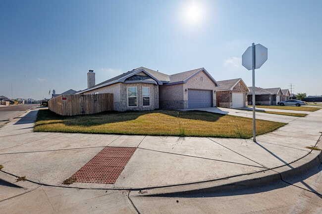 Building Photo - Beautiful home with a Media Room!
