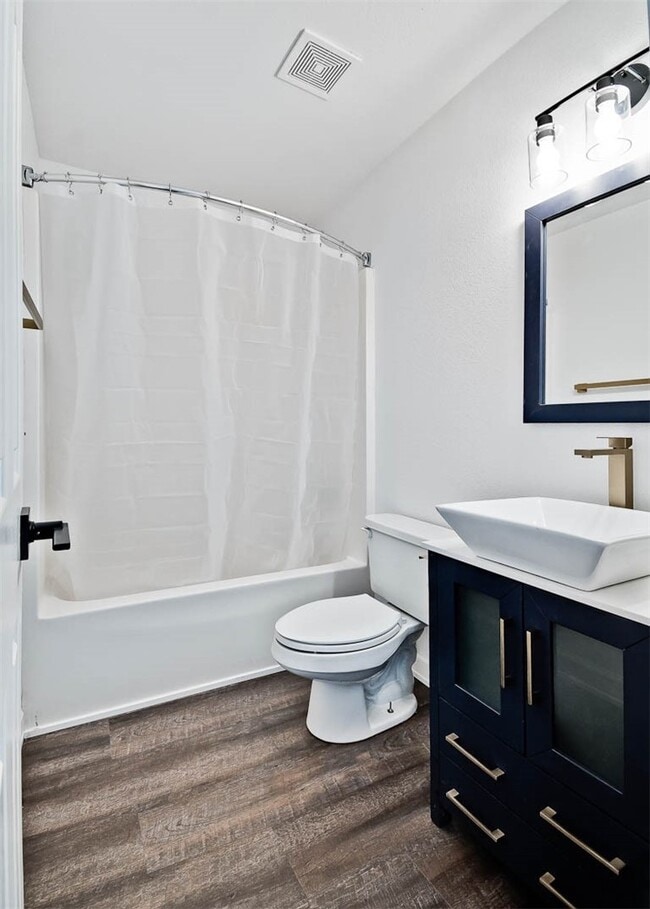 Building Photo - 902 SW Hopi Cir