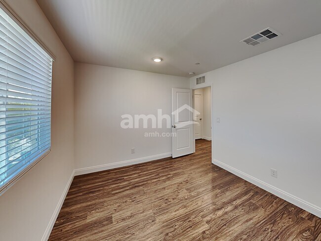 Building Photo - 3320 Blodwen St