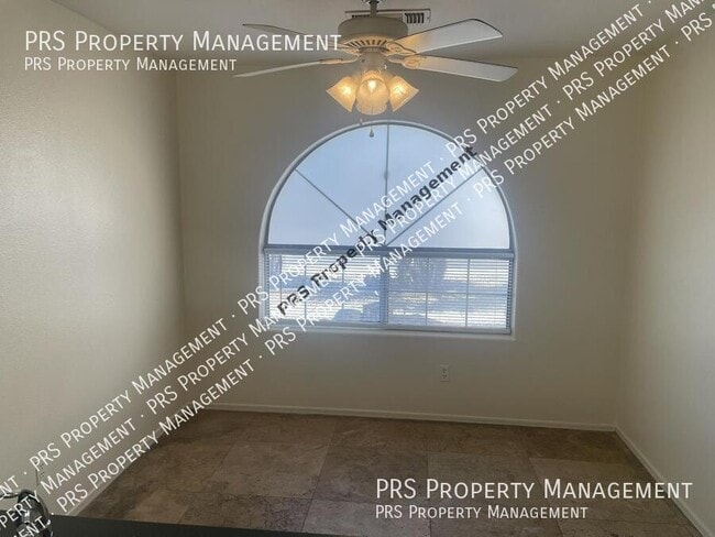Building Photo - 884 E Cindy St