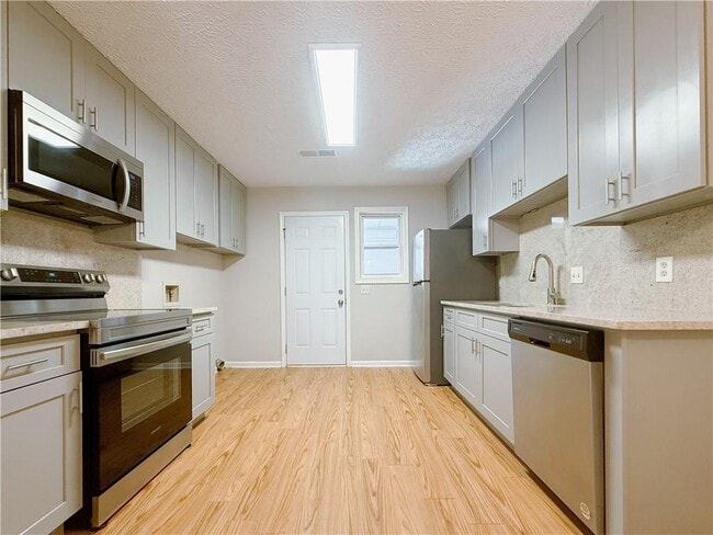 Building Photo - 137 Kimberly Way SW