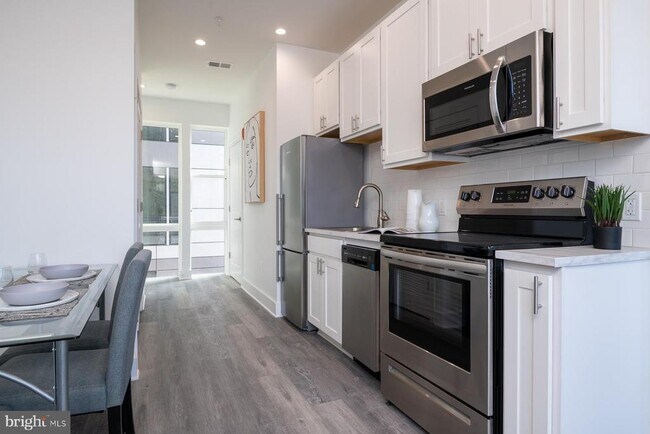 Building Photo - 818 Bladensburg Rd NE