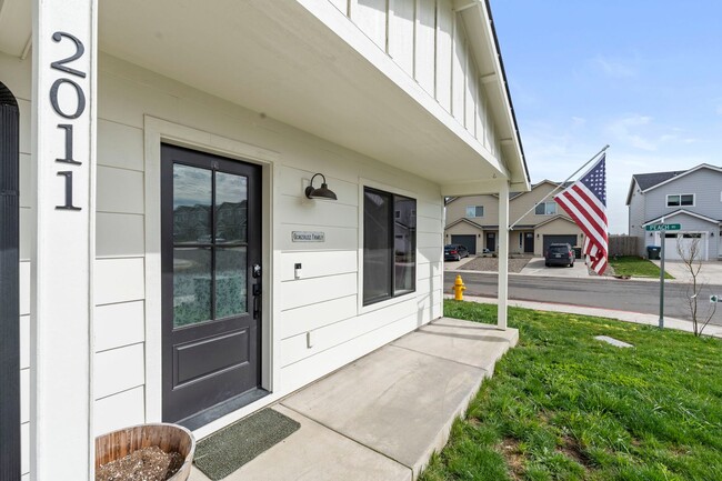 Building Photo - Rent: $2100; 3 bed