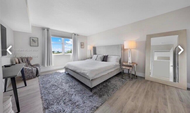 Building Photo - 1555 N Treasure Dr