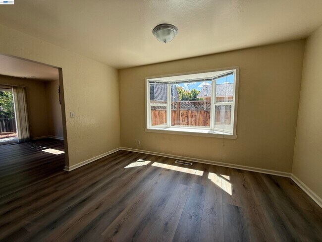 Building Photo - 1420 Primrose Way