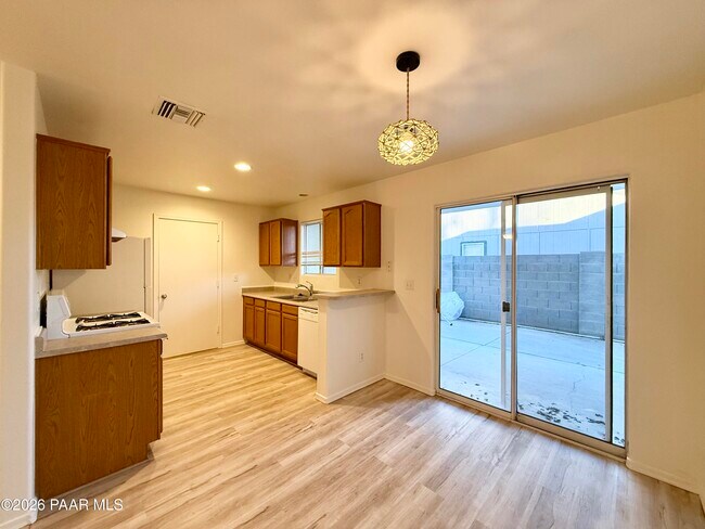 Building Photo - 7160 E Thrush Ln