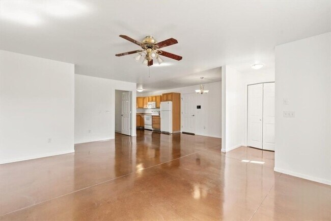 Building Photo - Yorkshire Court North