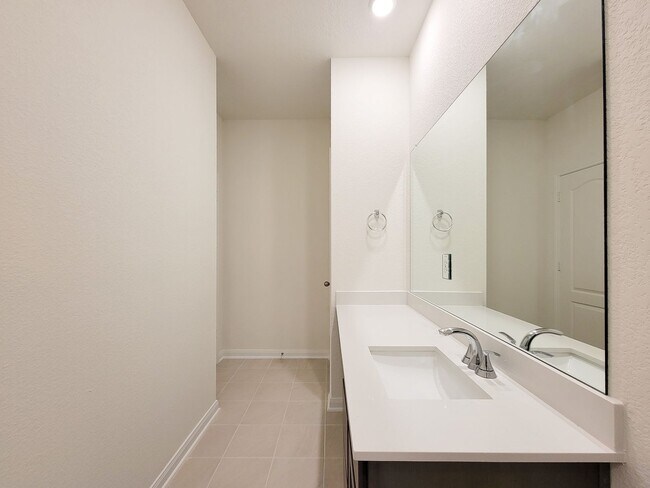 Building Photo - 2815 LYRA Ct